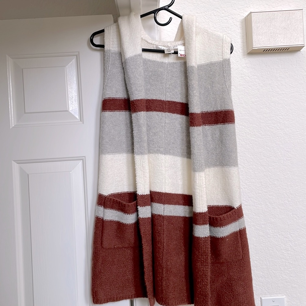Sweater with small pockets on both sides, hoodie. Sleeveless. Never worn.